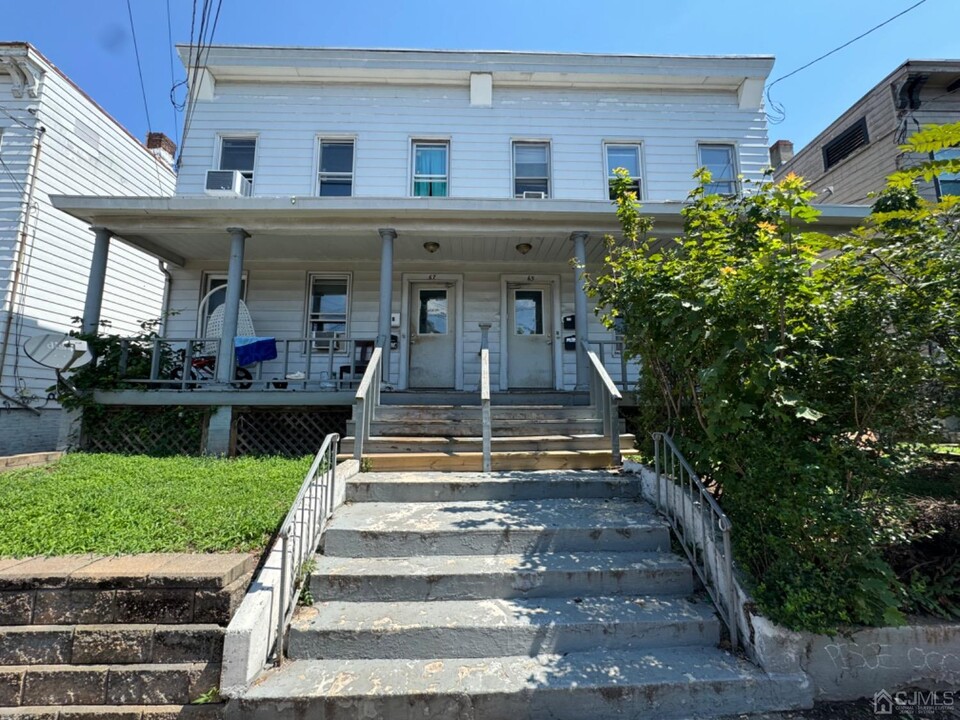 65 Louis St in New Brunswick, NJ - Building Photo