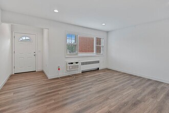 451 Main St in Northport, NY - Building Photo - Building Photo