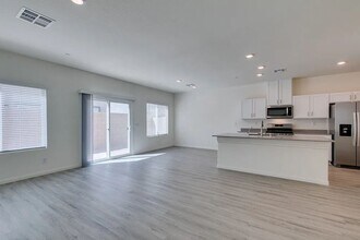 4711 Arctic Clfs Ave in Las Vegas, NV - Building Photo - Building Photo