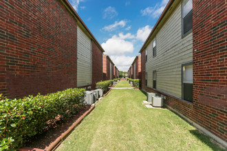 Hutchins Palms in San Antonio, TX - Foto de edificio - Building Photo