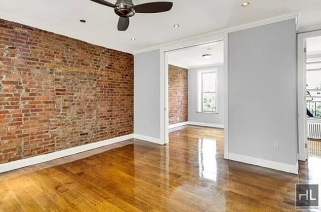 E 100TH ST. in New York, NY - Foto de edificio - Building Photo