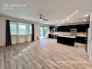 966 Lindsay Ln in Clovis, CA - Building Photo - Building Photo