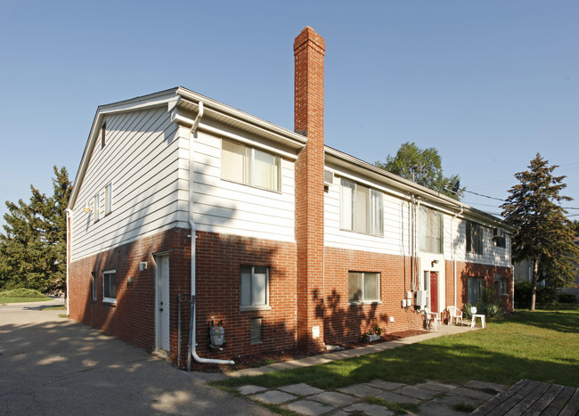 Peach Tree Apartments in Westland, MI - Foto de edificio - Building Photo