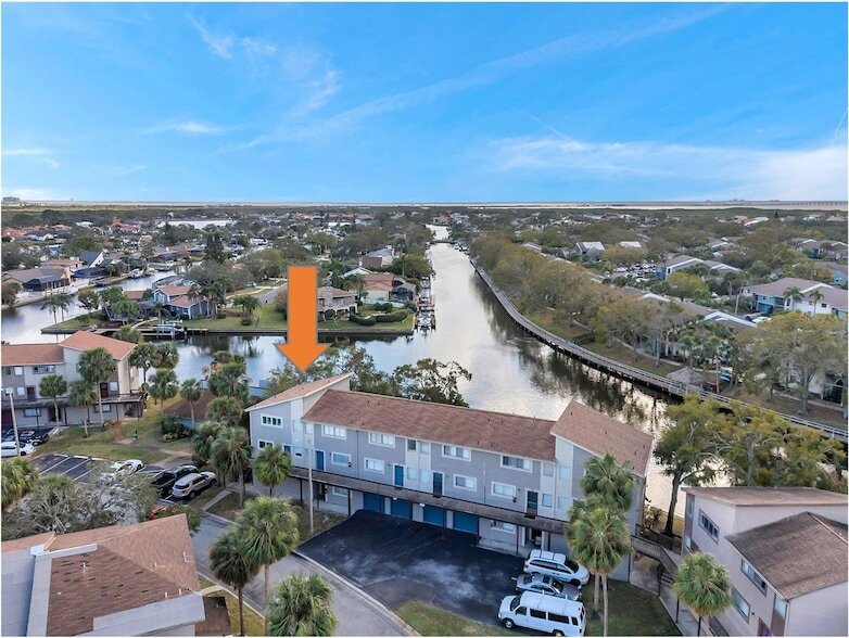 6311 Newtown Cir, Unit 11B1 in Tampa, FL - Building Photo