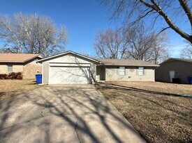 150 W Kent St in Broken Arrow, OK - Building Photo