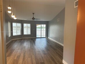 2647 NW 33rd St in Oakland Park, FL - Building Photo - Building Photo