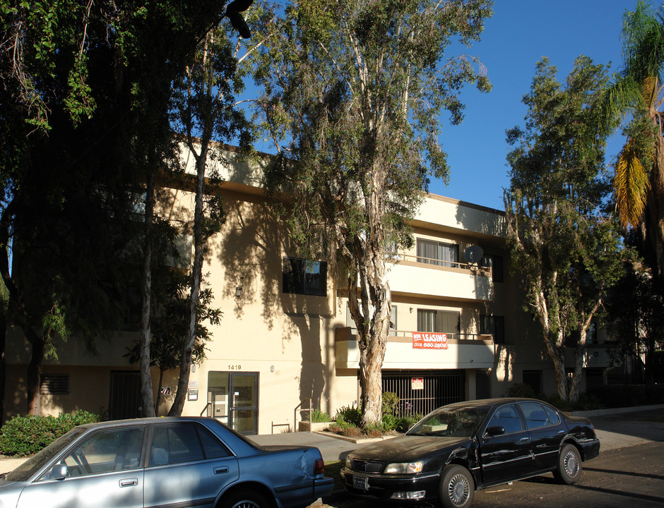 Harnaz Apartments in Los Angeles, CA - Building Photo