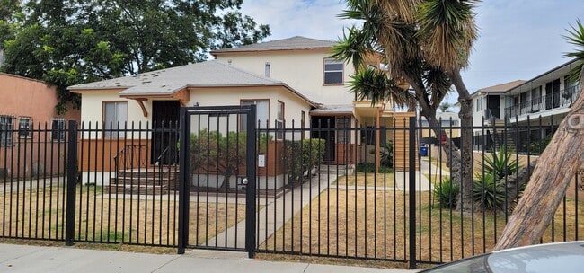 6133 S Victoria Ave in Los Angeles, CA - Building Photo - Building Photo