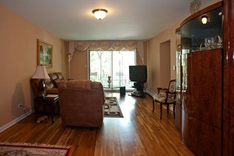 4934-44 Church Apartments in Skokie, IL - Foto de edificio - Interior Photo