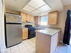 894 Rhinegold Way in Las Vegas, NV - Foto de edificio - Building Photo