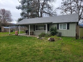 276 Perrydale Ave in Medford, OR - Building Photo