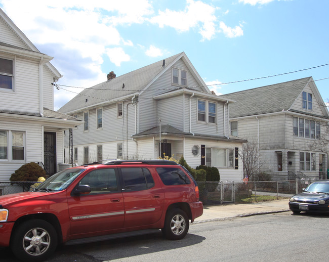 95-20 108th Ave in Ozone Park, NY - Building Photo - Building Photo