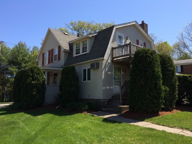 680-688 Washington St in Walpole, MA - Foto de edificio - Building Photo