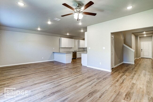 1041 E Golden Ln in Burleson, TX - Building Photo - Building Photo