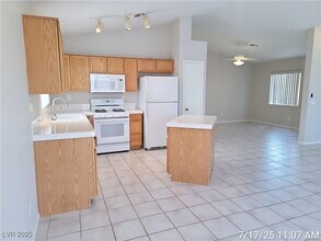 4718 Victoria Garden Ave in North Las Vegas, NV - Foto de edificio - Building Photo