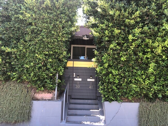 1141 N Virgil Ave, Unit B