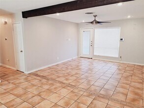 2802 Loyola Ln in Austin, TX - Building Photo - Building Photo