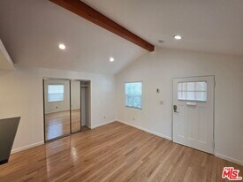 311 N Venice Blvd in Los Angeles, CA - Building Photo