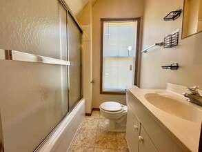 437 W Jackson St in Marshfield, MO - Building Photo - Building Photo