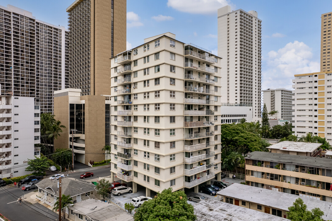 Liliuokalani Plaza in Honolulu, HI - Building Photo