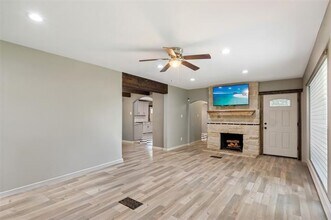 2500 Fairway Dr in Fort Worth, TX - Building Photo - Building Photo
