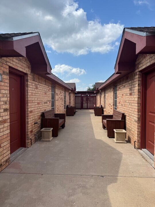 3717 Joby St, Unit 4 in Edinburg, TX - Building Photo