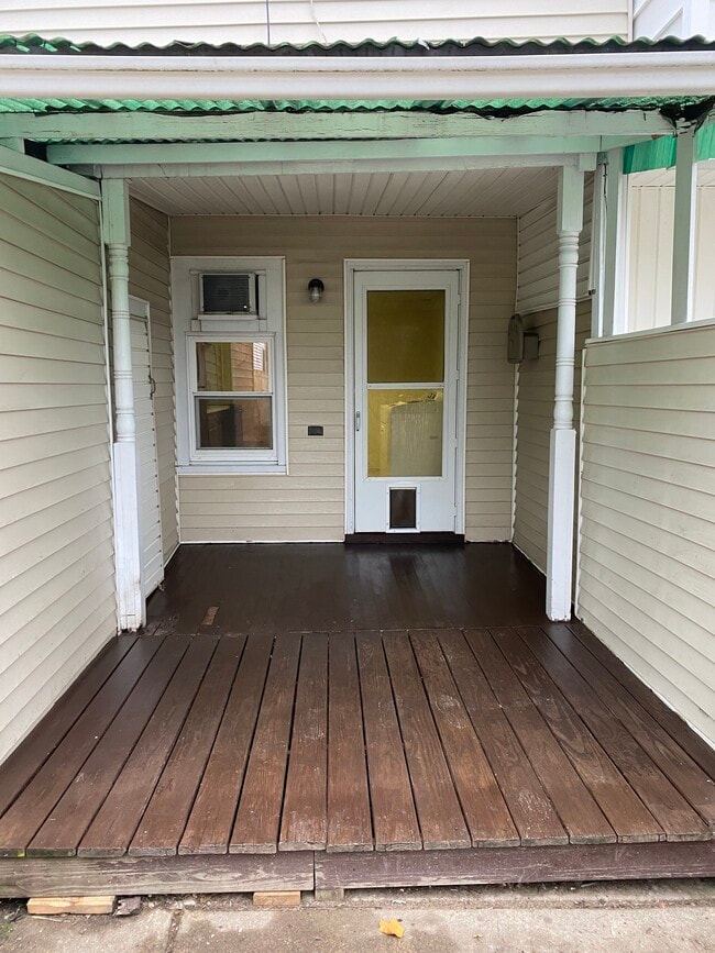 property at 245 S Walnut St