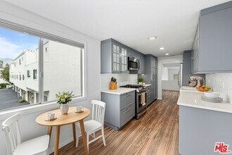 17114 Palisades Cir in Los Angeles, CA - Building Photo - Building Photo