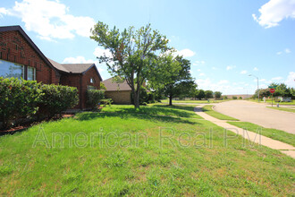 802 Nafus St in Cedar Hill, TX - Foto de edificio - Building Photo