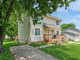 1012 W 1st Ave in Indianola, IA - Building Photo