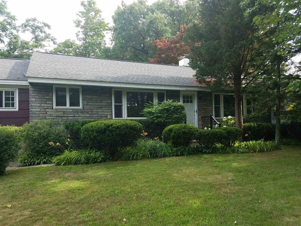 931 Bridge St in Manchester, NH - Building Photo
