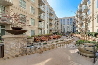 600 12th Ave S in Nashville, TN - Foto de edificio - Building Photo