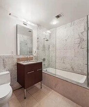 261 W 28th St in New York, NY - Building Photo - Building Photo