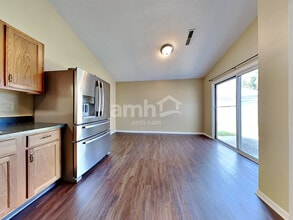 818 Somerset Ct in Trenton, OH - Building Photo - Building Photo