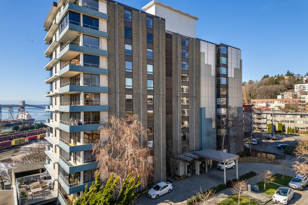 Harbor House in Seattle, WA - Building Photo