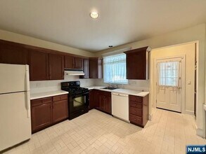 21 Henry St in Glen Rock, NJ - Building Photo - Building Photo