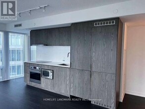 60 Shuter St in Toronto, ON - Building Photo - Building Photo