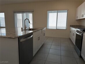 10960 Meridian Flds Ave in Las Vegas, NV - Building Photo - Building Photo