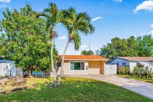 1121 N 66 Terrace in Hollywood, FL - Building Photo