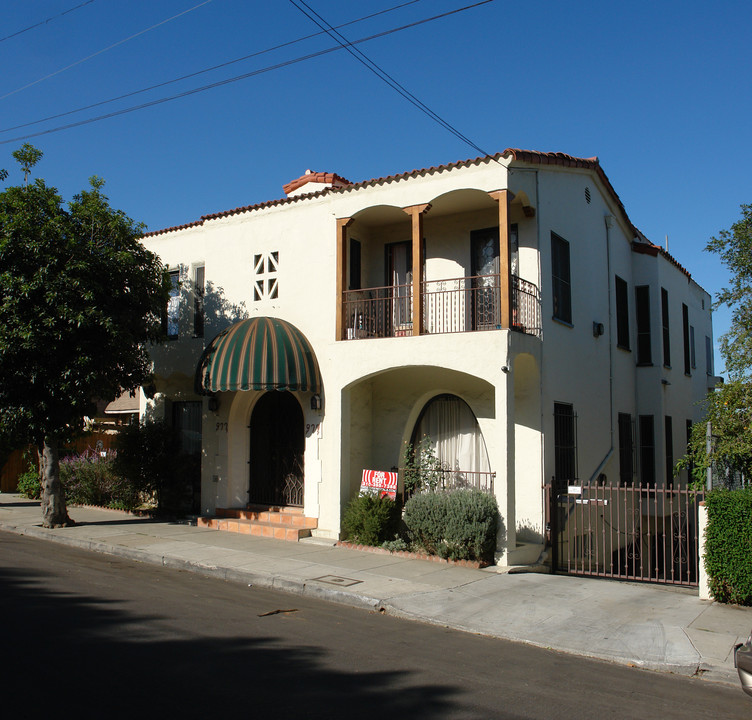 977-979 Hyperion Ave in Los Angeles, CA - Building Photo