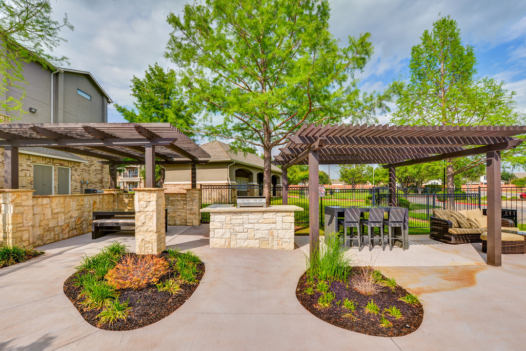 Toscana at Valley Ridge in Lewisville, TX - Foto de edificio