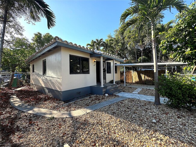 5530 NW Miami Ct in Miami, FL - Building Photo - Building Photo