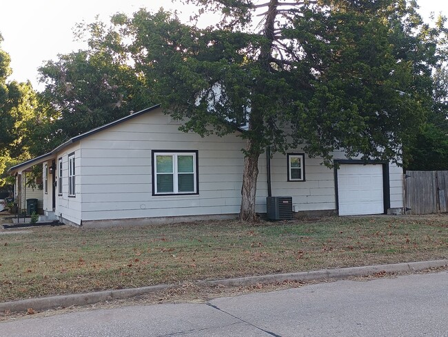 4000 SE 10th Pl in Del City, OK - Building Photo - Building Photo