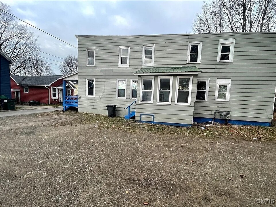 29-31 NW 9th St in Oswego, NY - Building Photo