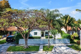 2066 NE 174th St in North Miami Beach, FL - Building Photo