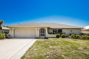 2130 SE 9th Terrace in Cape Coral, FL - Building Photo