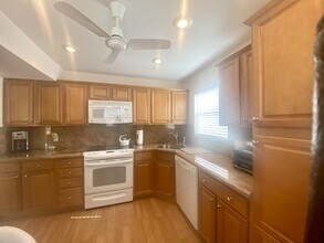 27 Colonial Club Dr in Boynton Beach, FL - Building Photo - Building Photo