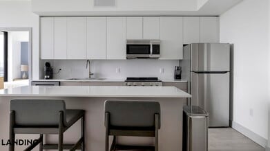1155 NE 126th St, Unit 632 in North Miami, FL - Foto de edificio - Building Photo