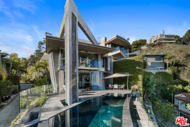 property at 1742 Viewmont Dr