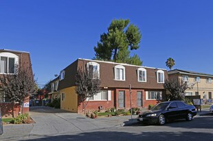587 Avalani Ave in San Jose, CA - Building Photo